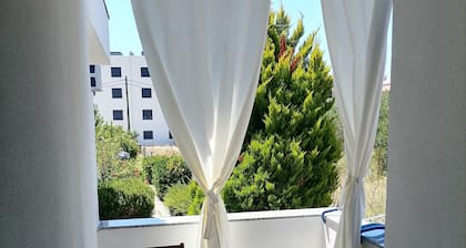 Apartments Dora, 30 m from the sea