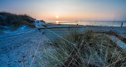 Villa Heimathafen Rügen - thatched roof. Sauna. Baltic Sea view. Dog allowed.
