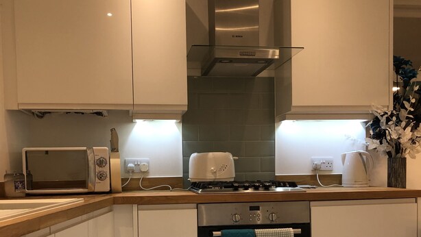 Apartment | Private kitchen | Fridge, microwave, oven, stovetop - Light and Airy 1 Bed Apartment in London (London)