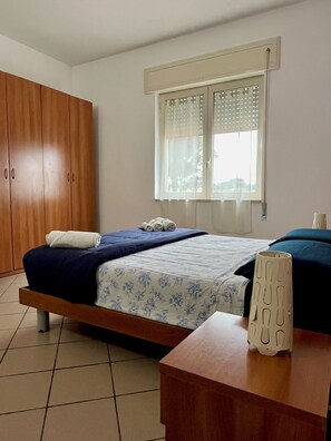 Standard-Apartment | Daunenbettdecken, Reisekinderbett, kostenloses WLAN