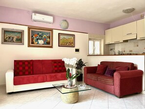 Grand Apartment, 1 Bedroom, Kitchen | Living area | 22-inch Smart TV with cable channels - Apartment Tirreno (Tirrenia)