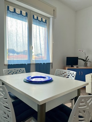 Basic Apartment | Living area | 22-inch Smart TV with cable channels - Apartment Tirreno (Tirrenia)