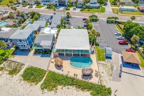 Exterior - 🌊Chateau 2E: Remodeled 1BR Condo on Belleair Beach with a pool! (Belleair Beach)