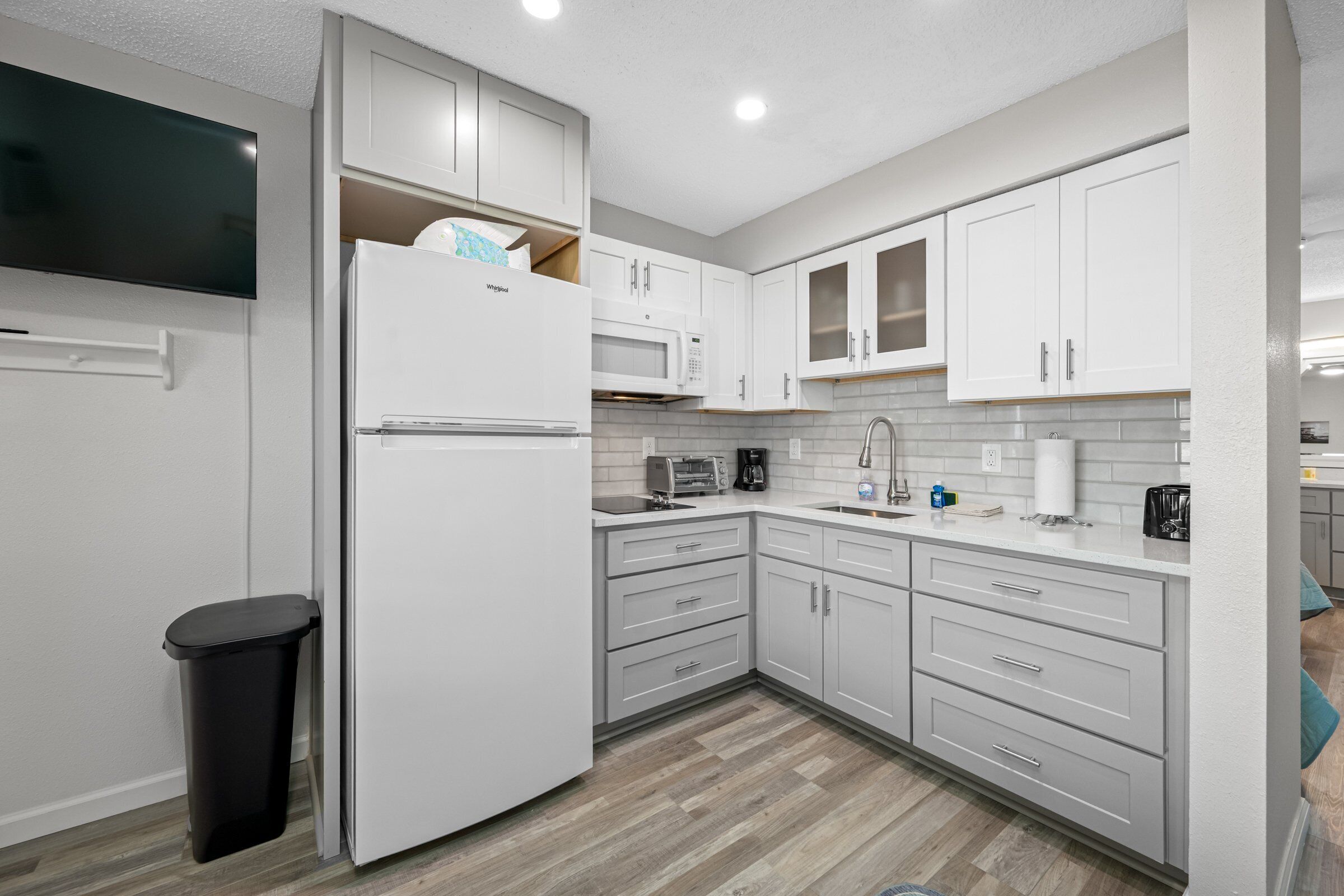 Fridge, microwave, stovetop, coffee/tea maker