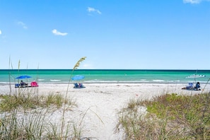 Beach nearby - 🌊Chateau 2E: Remodeled condo on Belleair Beach \ Great Discounts! (Belleair Beach)