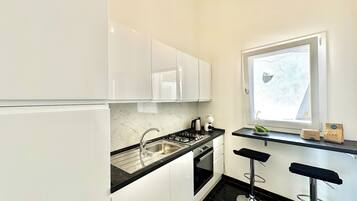 KĂŒhlschrank, Mikrowelle, GeschirrspĂŒler