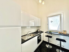 Fridge, microwave, dishwasher, coffee/tea maker