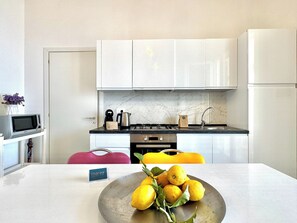 Fridge, microwave, dishwasher, coffee/tea maker