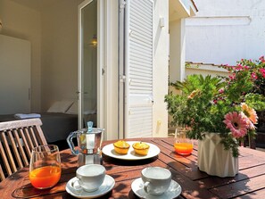 Outdoor dining - Beachfront villa with panoramic terrace (Nardò)