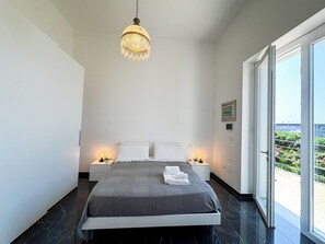 3 室のベッドルーム、デスク、アイロン / アイロン台、WiFi (無料)