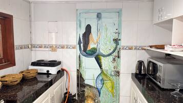 Fridge, microwave, stovetop, blender