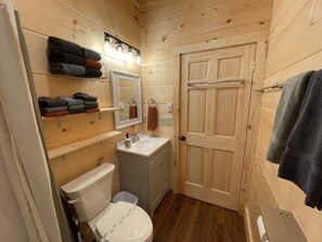 Hårføner, håndklær, såpe og sjampo