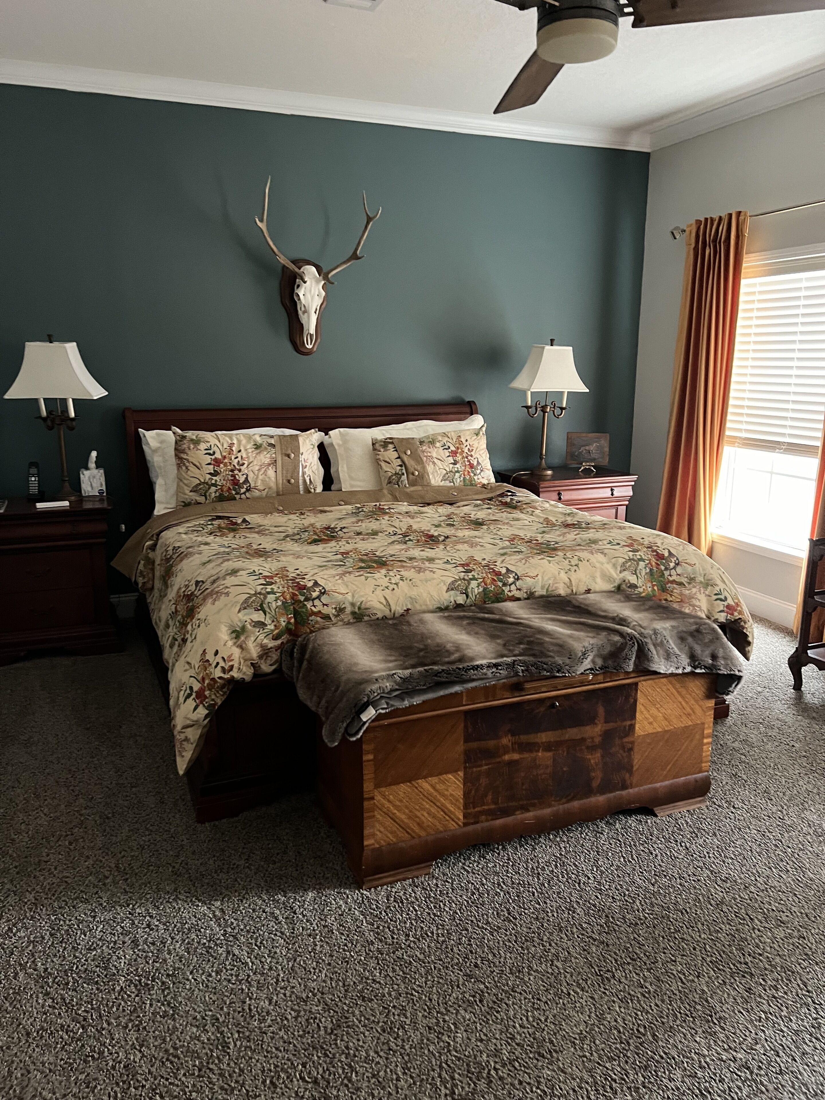 Escape to serenity: Lodge Rental on a beautiful working cattle farm!
