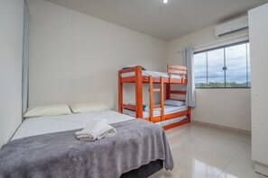 Family Apartment | Free WiFi, bed sheets