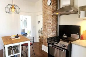 Fridge, microwave, oven, stovetop - Design Heritage Suite | Brick + Private Patio near Commercial Drive (Vancouver)
