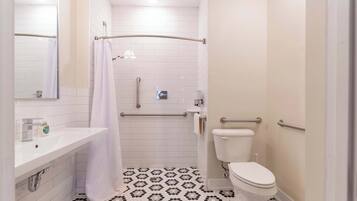 Douche, séchoir à cheveux, serviettes fournies