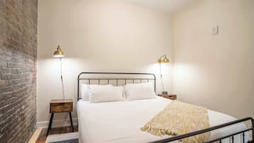 2 bedrooms, iron/ironing board, WiFi