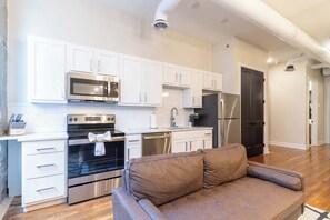 Frigorífic, microones, forn i placa de cuina 