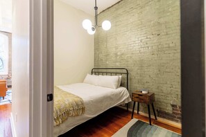 2 bedrooms, iron/ironing board, WiFi