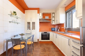Fridge, microwave, oven, coffee/tea maker