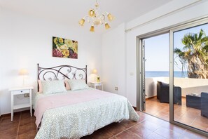 3 bedrooms, in-room safe, iron/ironing board, free WiFi