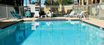 Gorgeous 3BR/3BA a mile from ASU, minutes from airport, Scottsdale & Whole Foods