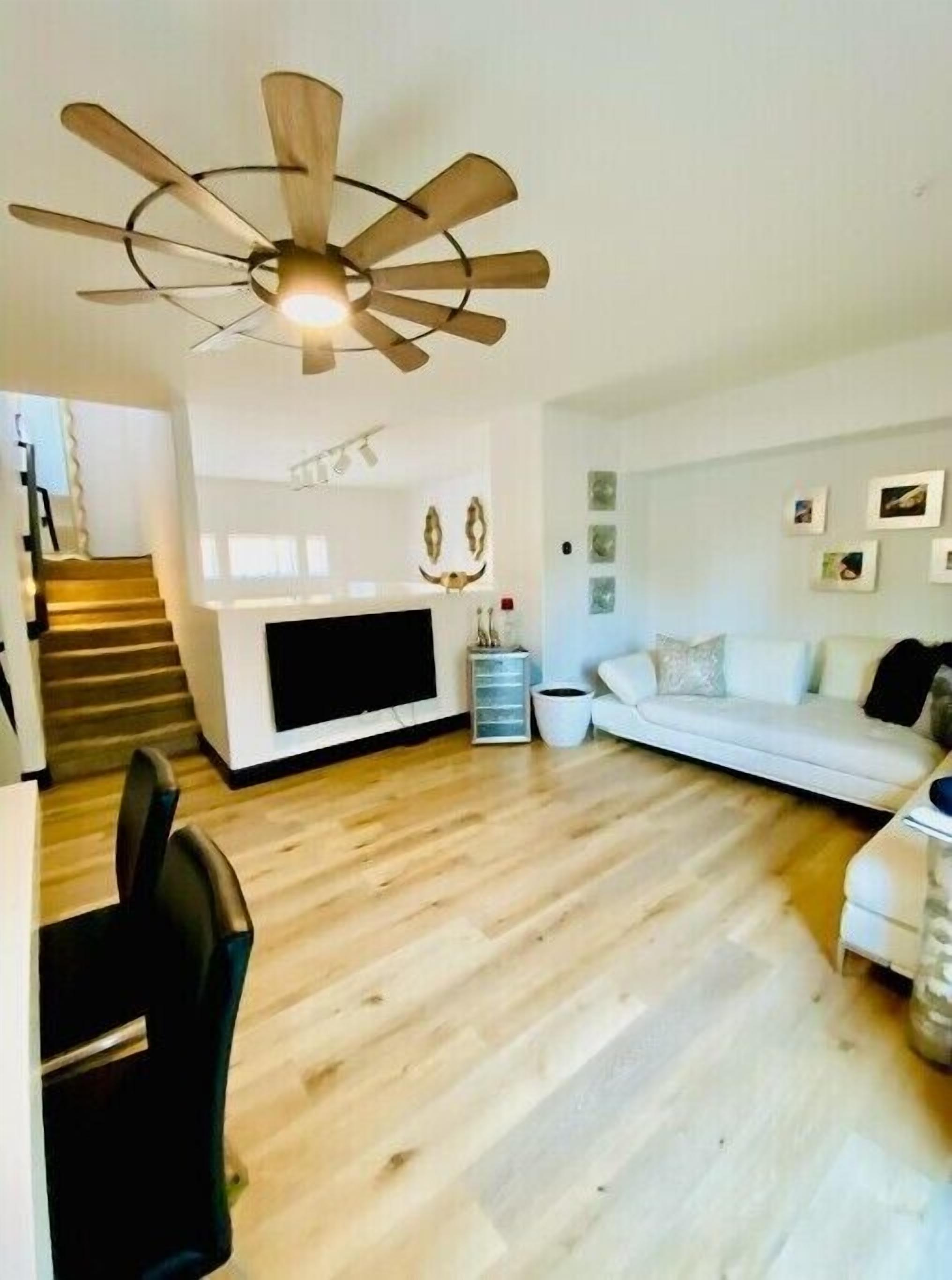 Een smart-tv en een dvd-speler