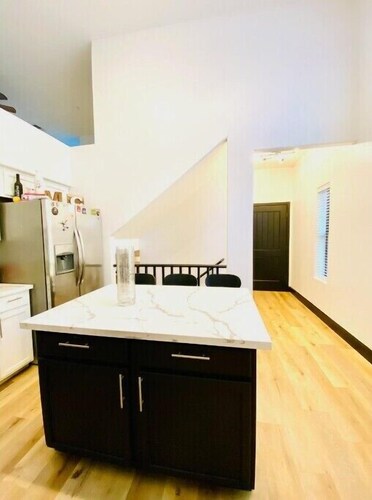 Gorgeous 3BR/3BA a mile from ASU, minutes from airport, Scottsdale & Whole Foods