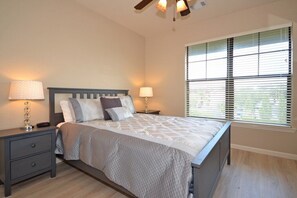 3 habitaciones, tabla de planchar con plancha, wifi y ropa de cama