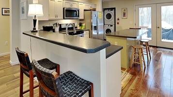 House, Multiple Beds, Hot Tub | Private kitchen | Fridge, microwave, oven, stovetop