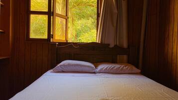 5 bedrooms, iron/ironing board, WiFi, bed sheets