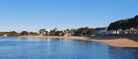 Vlak bij het strand