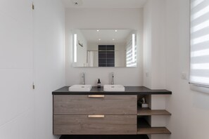 Hårføner og håndklær