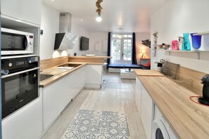 Kühlschrank, Mikrowelle, Ofen, Geschirrspüler