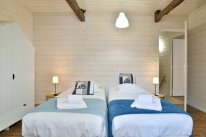 4 bedrooms, iron/ironing board, free WiFi, bed sheets - L'Escale Cancalaise - Maison de pêcheur, 150m du port (Cancale)