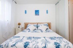 1 bedroom, iron/ironing board, free WiFi, bed sheets - La Joliette - Parking privé et piscine partagée (Cabris)