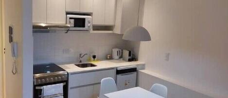 Frigorífico y lavavajillas