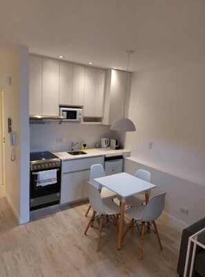 Fridge, dishwasher