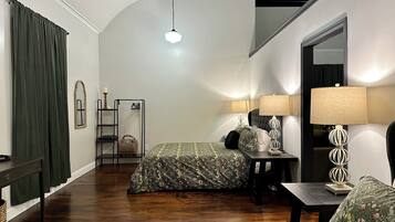 WiFi (無料)、ベッドシーツ