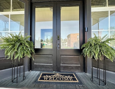 McKittrick Suite - Loft Stay on Katy Trail in Historic Mercantile, 4 min Hermann