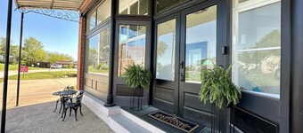 McKittrick Suite - Loft Stay on Katy Trail in Historic Mercantile, 4 min Hermann