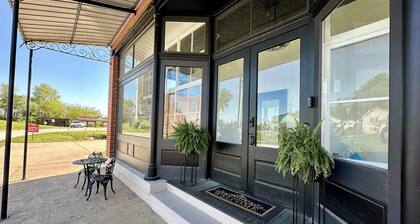 McKittrick Suite - Loft Stay on Katy Trail in Historic Mercantile, 4 min Hermann