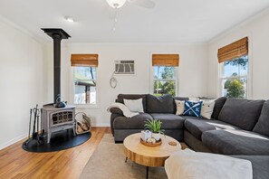 Smart TV, fireplace - Cottage w/ boat parking, 2.7mi to free boat launch (Byrdstown)