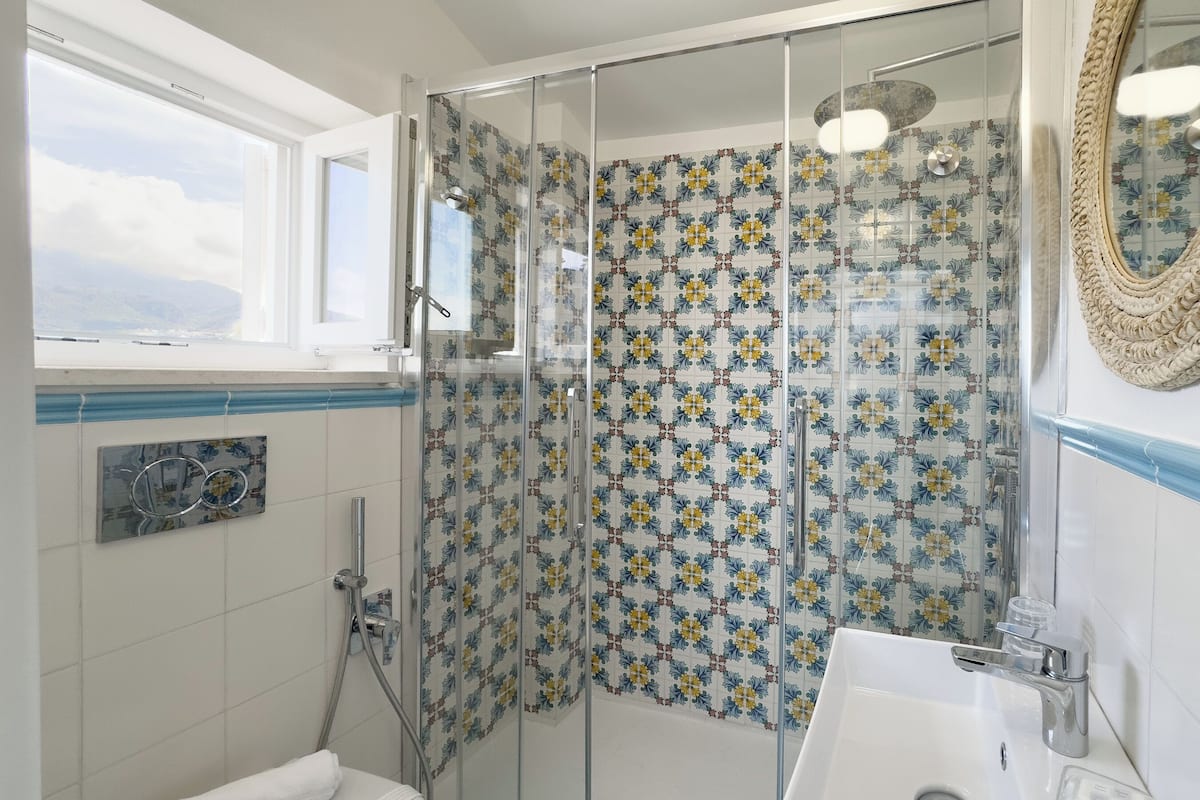House | Bathroom | Rainfall showerhead, free toiletries, hair dryer, children's robes