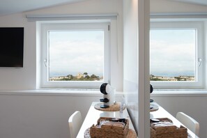 45-inch Smart TV with cable channels, first-run movies - BEAUTY HOME SORRENTO (Sorrento)