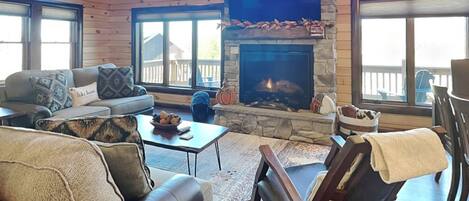 Talo (5 Bedrooms) | Oleskelualue | Takka