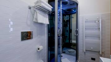 Quarto conforto | Banheiro | Produtos de toalete grátis, secador de cabelo