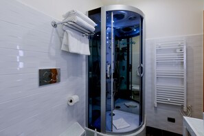 Comfort Room | Bathroom | Free toiletries, hair dryer - Rome By Suite Vatican (Rome)