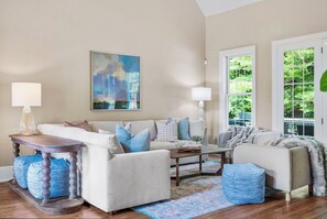 Smart TV, fireplace, table football - 8BR Resort Estate with Pool and Theater (Fletcher)