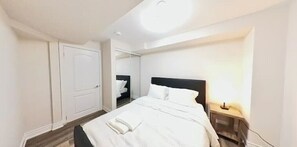 2 slaapkamers, een bureau, een strijkplank/strijkijzer, gratis wifi